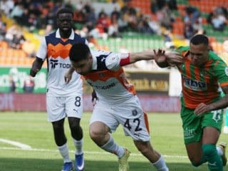 Başakşehir, Alanyaspor'u iki golle geçti