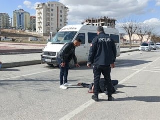 Karaman'da minibüsün çarptığı yaya 32 metre ileri savruldu