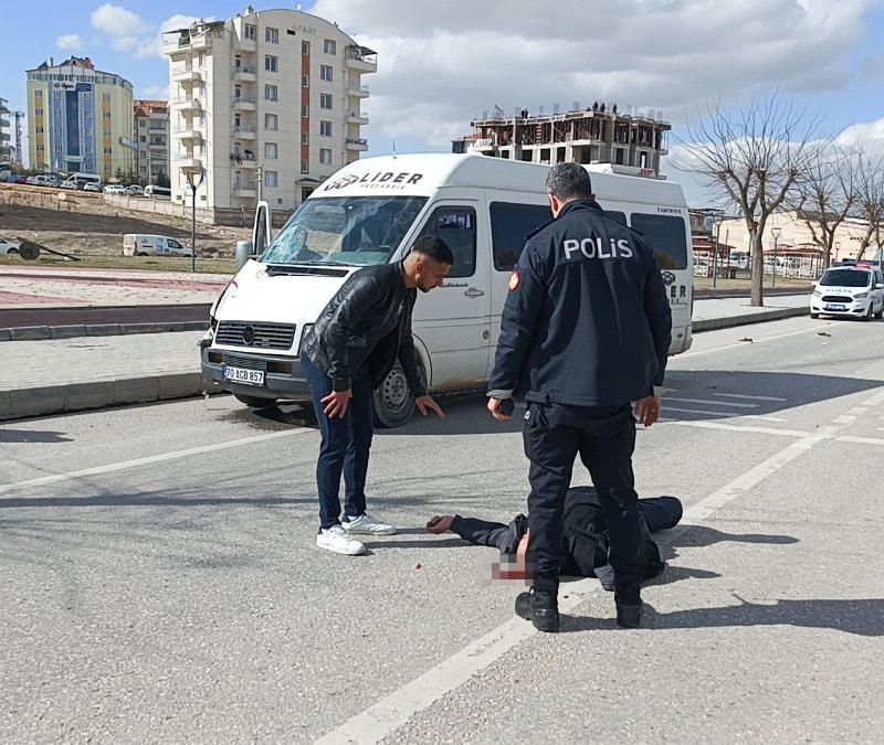 Karaman'da minibüsün çarptığı yaya 32 metre ileri savruldu