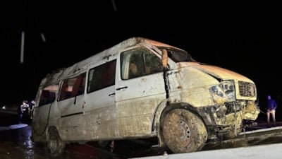 Uşak'ta işçi servisi şarampole devrildi: 17 yaralı