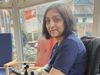 Bir gün önce köpeğiyle oynadı, ertesi gün komaya girdi: 4 uzvunu birden kaybetti