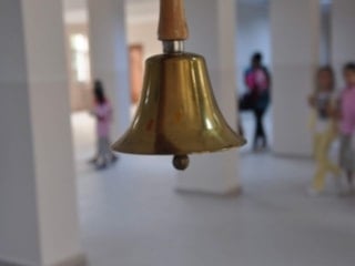 KDK, vatandaşın tatil günleri çalan okul zili şikayetini çözdü