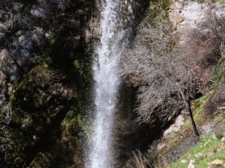 İzmir'de yağışların ardından Sancaklı Şelalesi coştu