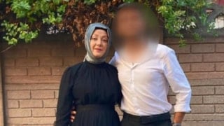 İstanbul'da durakta gördüğü eşini başından silahla vurarak öldürdü