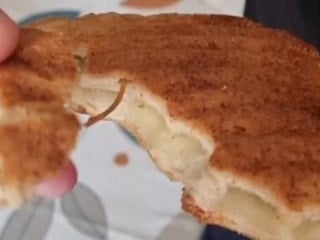 Bursa'da fırından aldığı ekmeğin içinden lastik çıktı