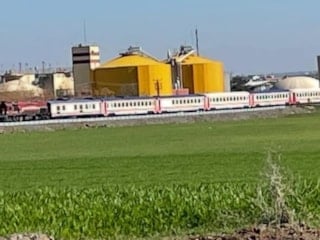 Diyarbakır'da trenin çarptığı adam hayatını kaybetti