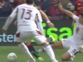 Emirhan İlkhan, direkt kırmızı kart gördü!