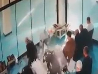 Şanlıurfa'da namazda cemaatin üzerine asma tavan parçaları düştü