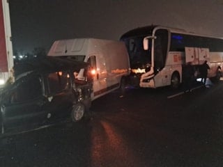 Sakarya'da 17 aracın karıştığı kazada 7 kişi yaralandı