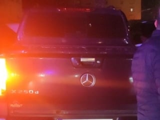 Antalya'da kamyonet refüje çıktı: 2 yaralı