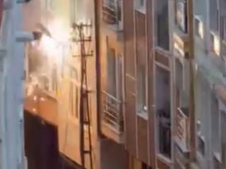 İstanbul'da elektrik direğinin patlama anı kamerada