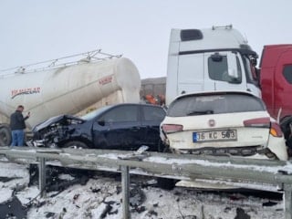 Erzurum'da zincirleme kaza: 8 ağır yaralı