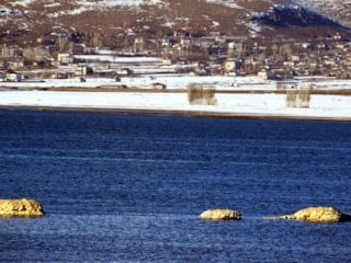 Van Gölü'nde geri çekilmeyle birlikte adacıklar oluştu