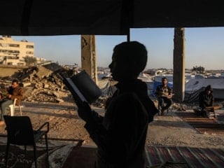 Gazze’de çocuklar, cami enkazında Kur’an öğreniyor