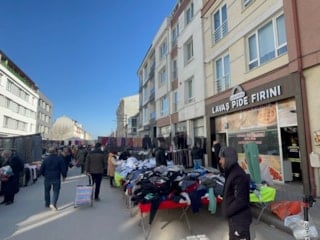 Eskişehir'de pazar engelini aşamayan itfaiye, yangına ulaşmakta güçlük çekti