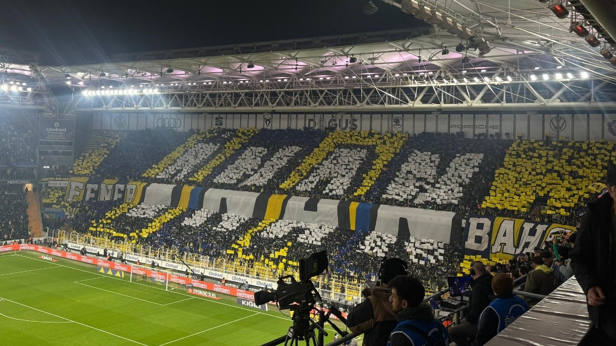 Fenerbahçe taraftarından Kasımpaşa maçında koreografi