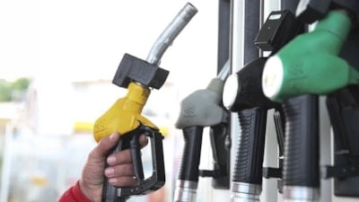 Gece yarısı tabelalar değişti: İşte 24 Şubat zamlı benzin, motorin ve LPG fiyatları