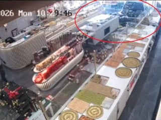 Ankara'da otomobil pastaneye daldı