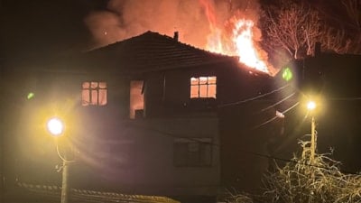 Karabük'te 3 katlı müstakil ev yandı: 1 kişi dumandan etkilendi