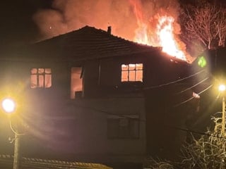 Karabük'te 3 katlı müstakil ev yandı: 1 kişi dumandan etkilendi