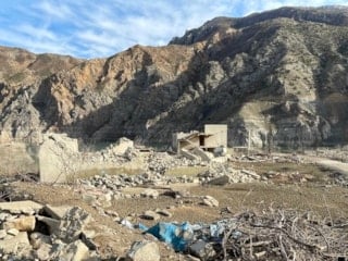 Artvin'de baraj suları çekildi, köy ortaya çıktı