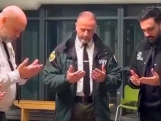 Zohran Mamdani sahur öncesi polislerle buluştu, dua etti