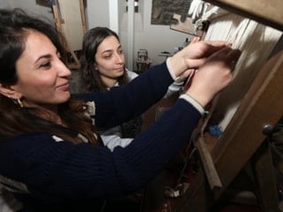 Coğrafi işaretli Kars halısı kadınların ilmekleriyle yeniden hayat buluyor