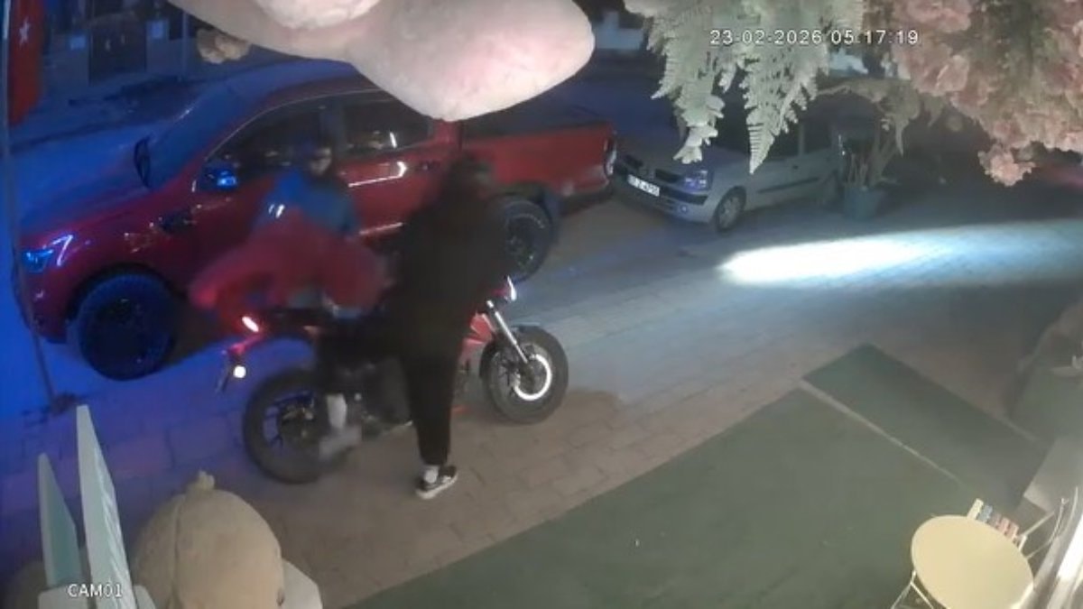 Antalya'da kapıya 100 TL bıraktılar, 5 bin TL’lik pelüş ayıyı çaldılar