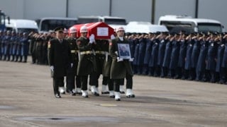 Balıkesir’de şehit pilot için tören: İbrahim Bolat son yolculuğuna uğurlandı