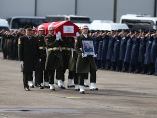 Balıkesir’de şehit pilot için tören: İbrahim Bolat son yolculuğuna uğurlandı