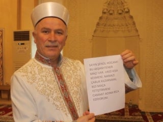 Giresun'da cami imamı gençlerin Fenerbahçe maçı heyecanına kayıtsız kalmadı