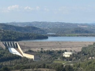 Osmaniye Aslantaş Barajı’nda yıllar sonra su tahliyesi başladı