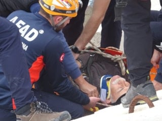 Antalya'da balık tutmak isterken ölümden döndü