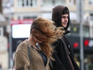 İstanbul Valiliği'nden fırtına uyarısı: Sıcaklıklar mevsim normallerinin altına düşüyor