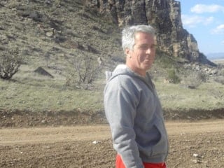 Epstein'e ait 6 gizli depodan video kayıtları ve isim listeleri ortaya çıktı