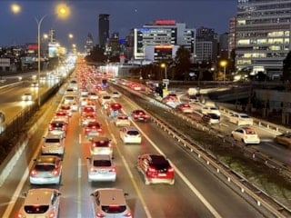 İstanbul'da iftar öncesi trafik yoğunluğu yüzde 85'e yükseldi