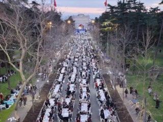 İstanbul Üniversitesi'nde 15 bin gençle büyük kampüs iftarı