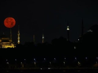 2026 Kanlı Ay Tutulması ne zaman, saat kaçta? Gökyüzü kızıla boyanacak...