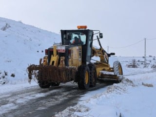 Sivas'ta 432 yerleşim yerinin yolu ulaşıma kapandı
