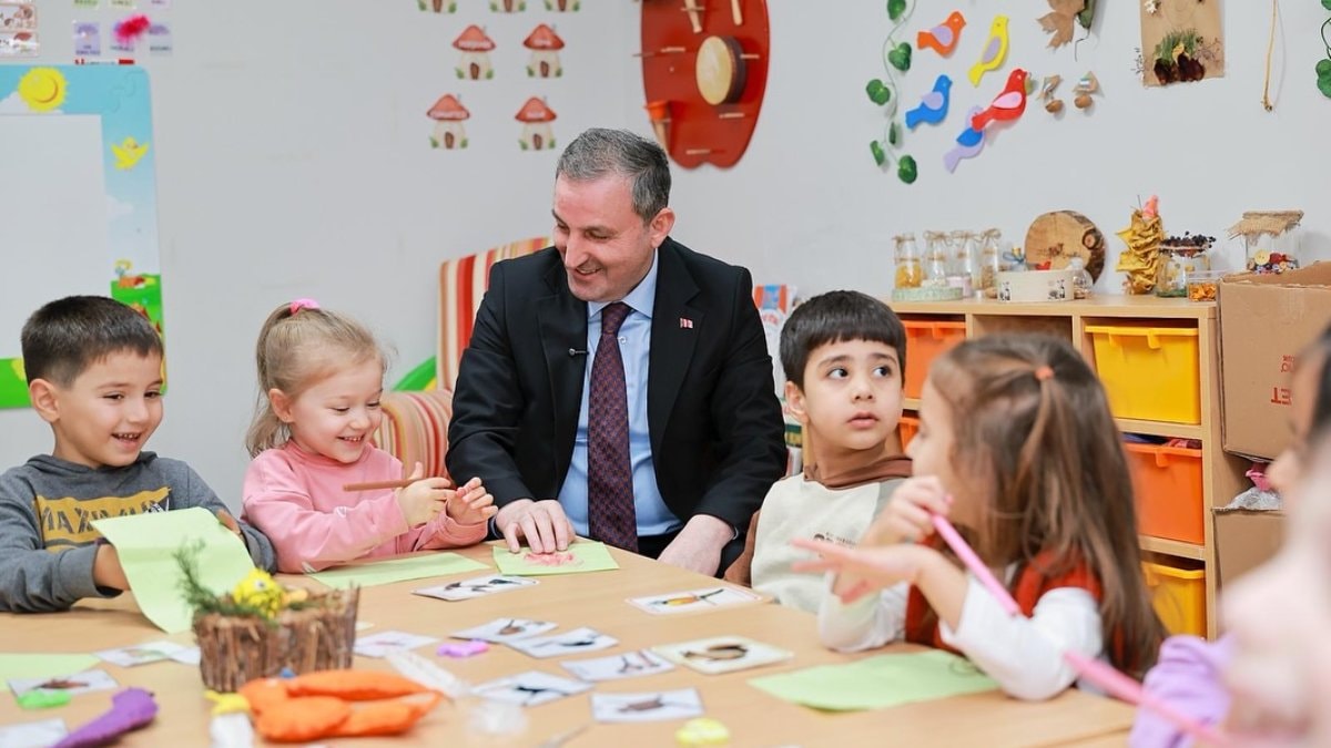 Sultanbeyli’de çocuklara Ramazan’a özel hediye kutuları gönderildi