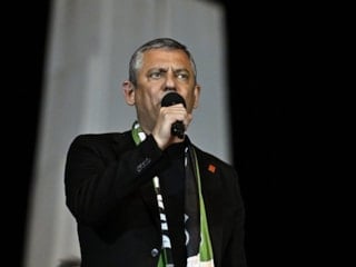 Özgür Özel: İlahiyi hocalar okur, Meclis'te okunmaz