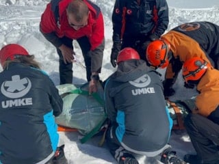 Kars’ta gerçeğini aratmayan çığ tatbikatı