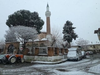 Manisa'nın yüksek kesimlerinde kar yağışı