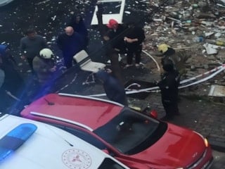 İstanbul'da bir çocuk kapağı çalınan rögara düştü