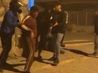 Şanlıurfa'da bir şahsı darbedip görüntülerini paylaşan şüpheliler inceleme altına alındı