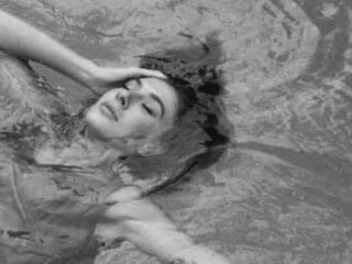 Sözünde durmadı! Şeyma Subaşı bikinili pozlarını paylaşıp dua etti