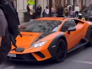 İngiltere'de fenomen ilahi sokaklarda yankılandı: Kabe'de hacılar 'hu' der Allah