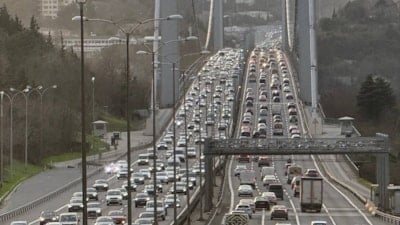 İstanbul'da iftar öncesi trafik durma noktasına geldi