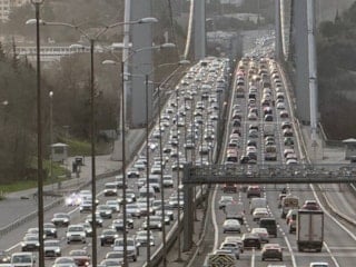 İstanbul'da iftar öncesi trafik durma noktasına geldi