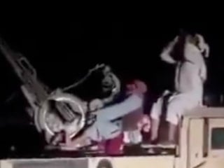 Gece dürbünle Pakistan uçağı tespit etmeye çalışan Taliban güçleri